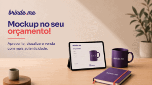 Imagem de tablet exibindo sistema de gestão de brindes com caneca roxa e caderno.